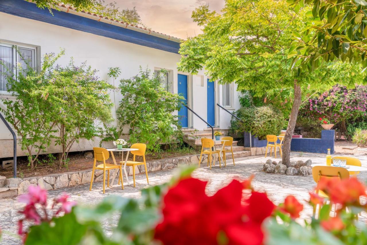 Travel Hotel Gesher Haziv Bagian luar foto