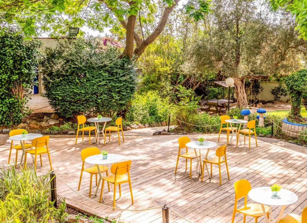Travel Hotel Gesher Haziv Bagian luar foto