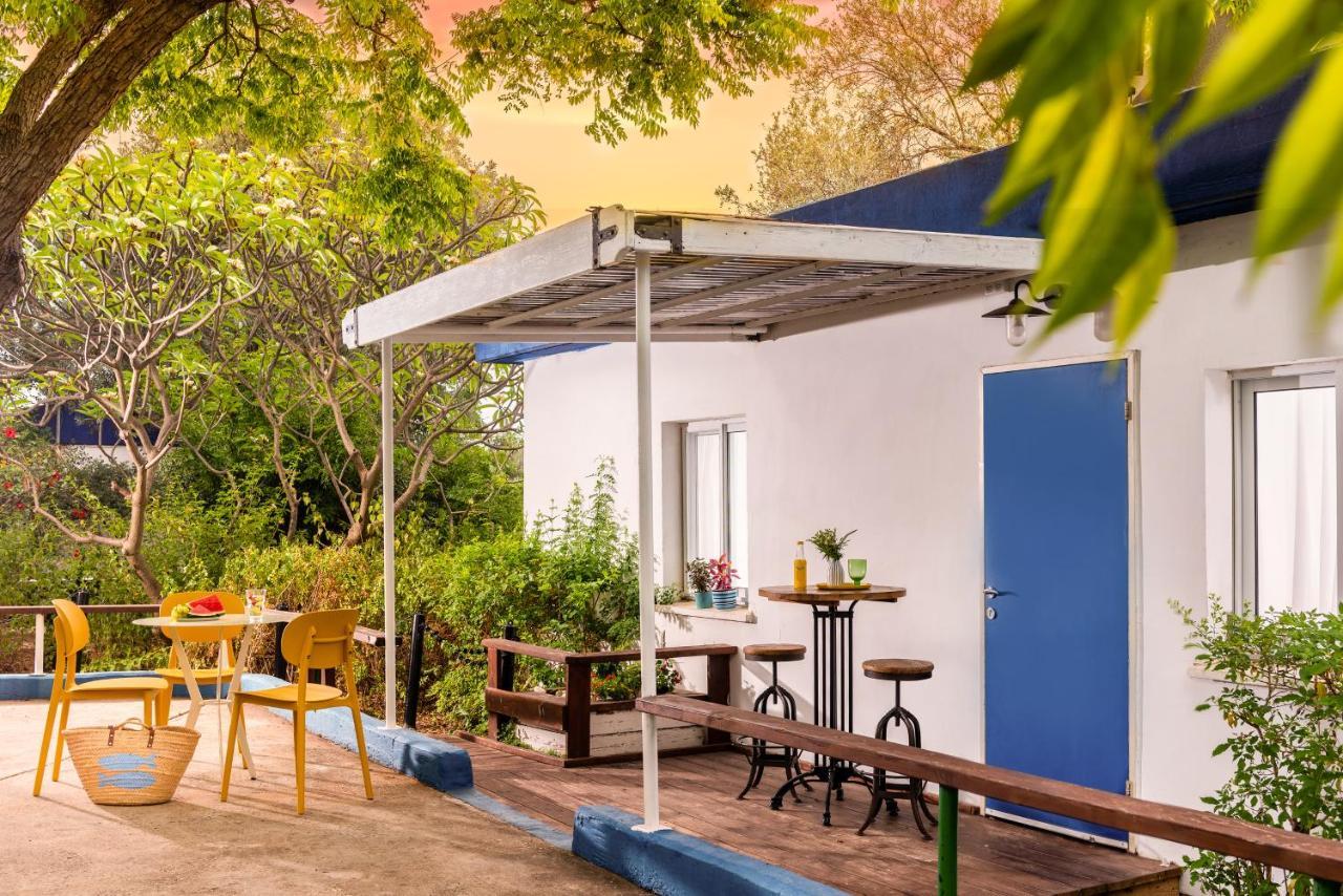 Travel Hotel Gesher Haziv Bagian luar foto