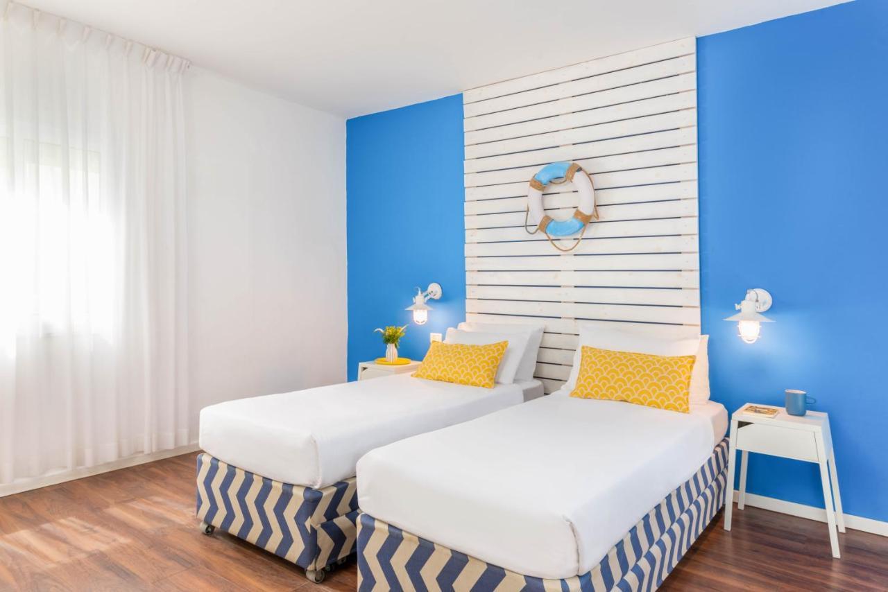 Travel Hotel Gesher Haziv Bagian luar foto