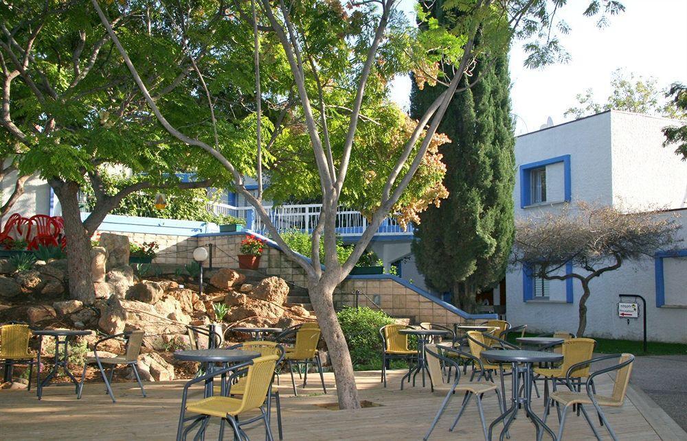 Travel Hotel Gesher Haziv Bagian luar foto