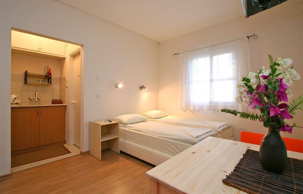 Travel Hotel Gesher Haziv Bagian luar foto