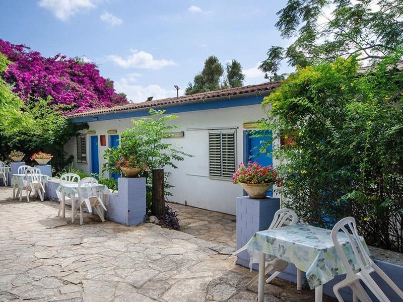 Travel Hotel Gesher Haziv Bagian luar foto