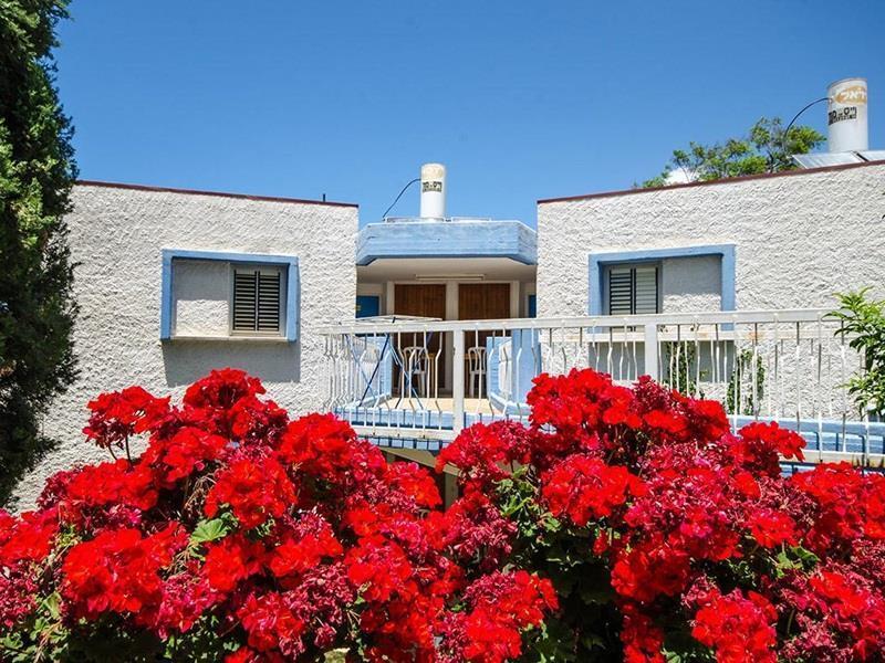 Travel Hotel Gesher Haziv Bagian luar foto