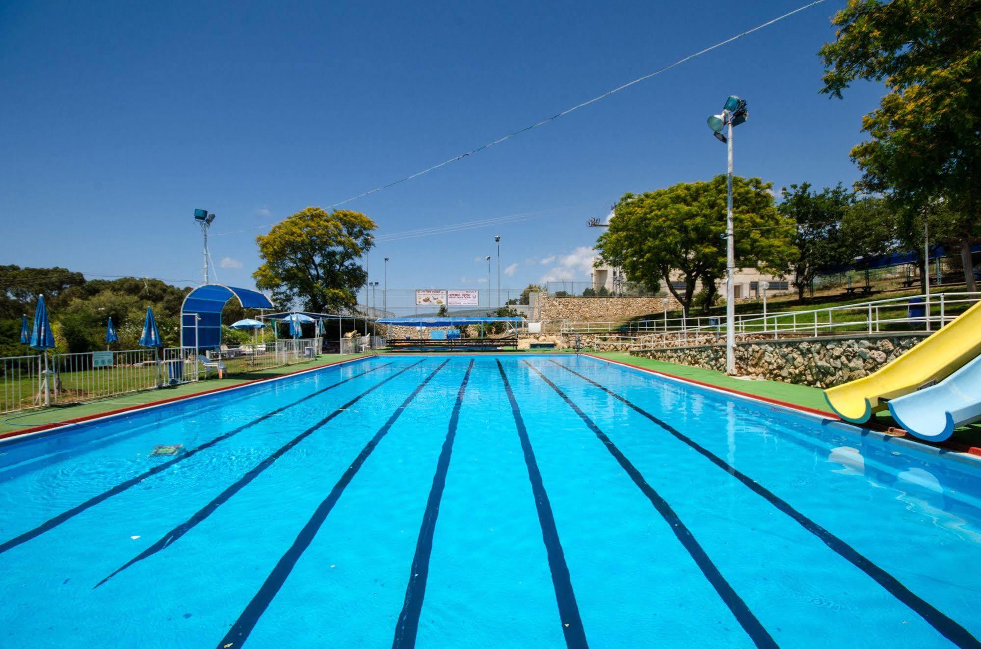 Travel Hotel Gesher Haziv Bagian luar foto