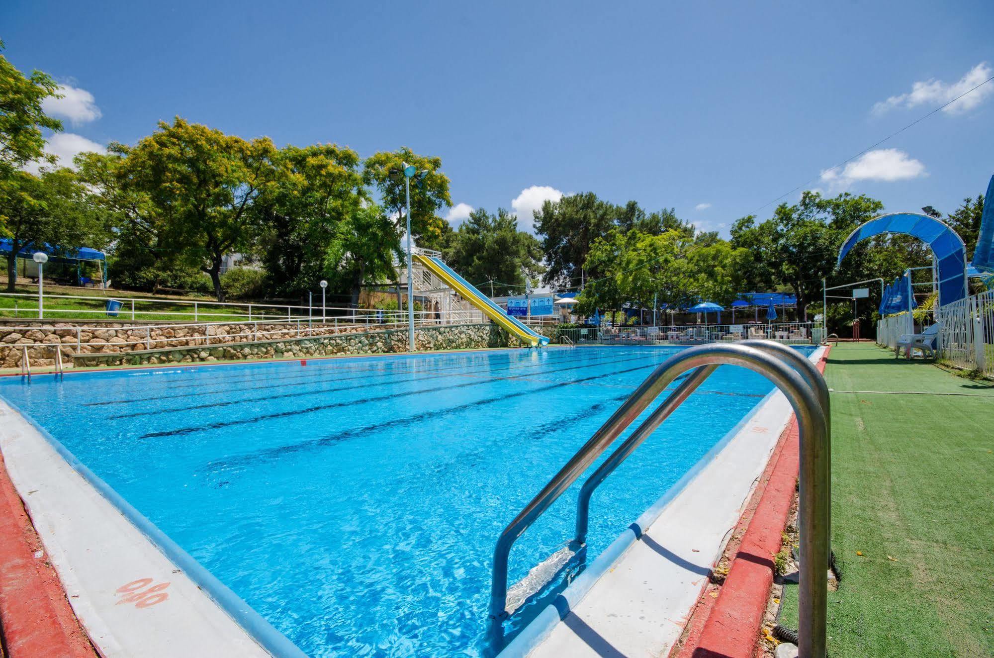 Travel Hotel Gesher Haziv Bagian luar foto