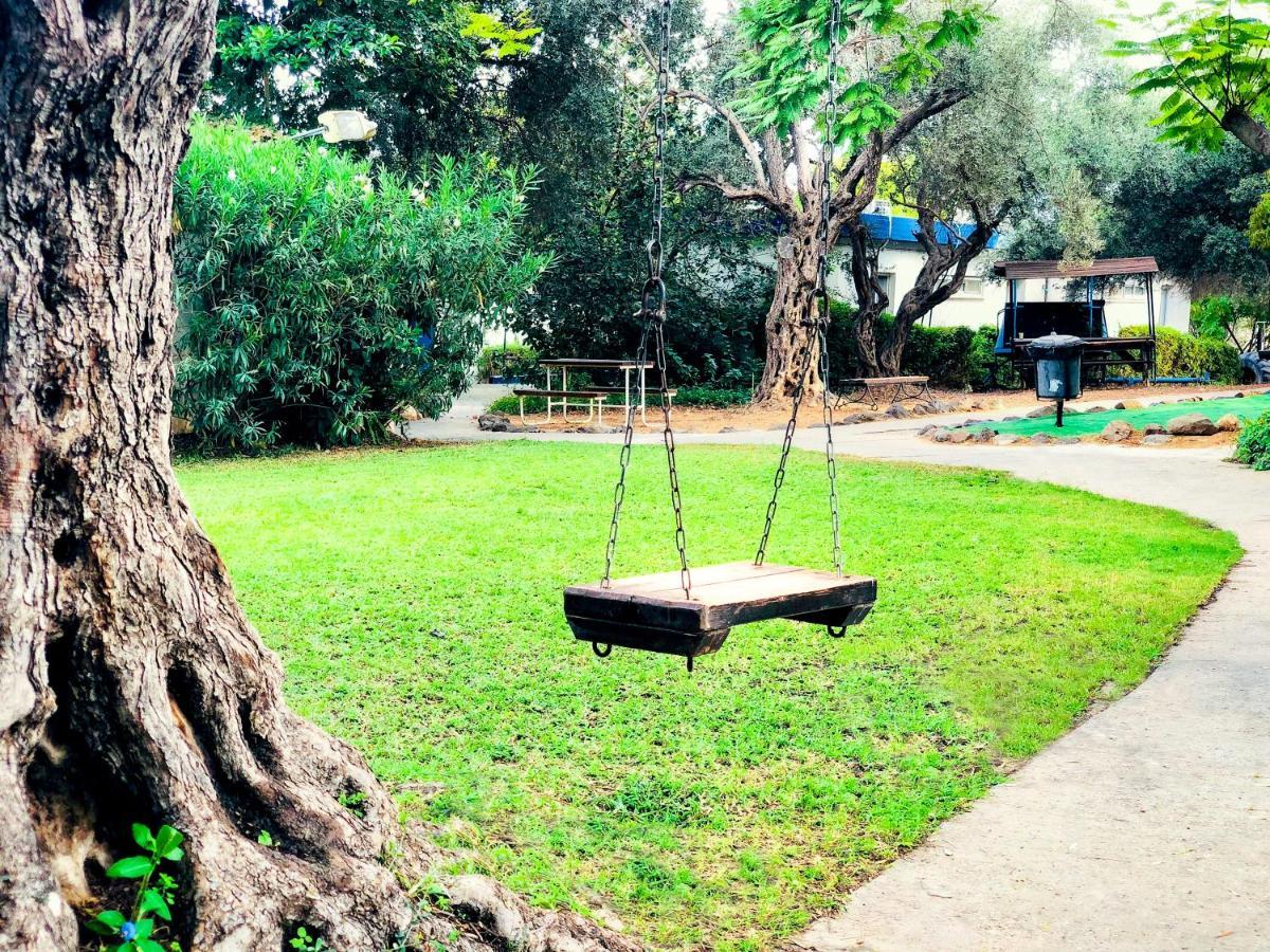Travel Hotel Gesher Haziv Bagian luar foto